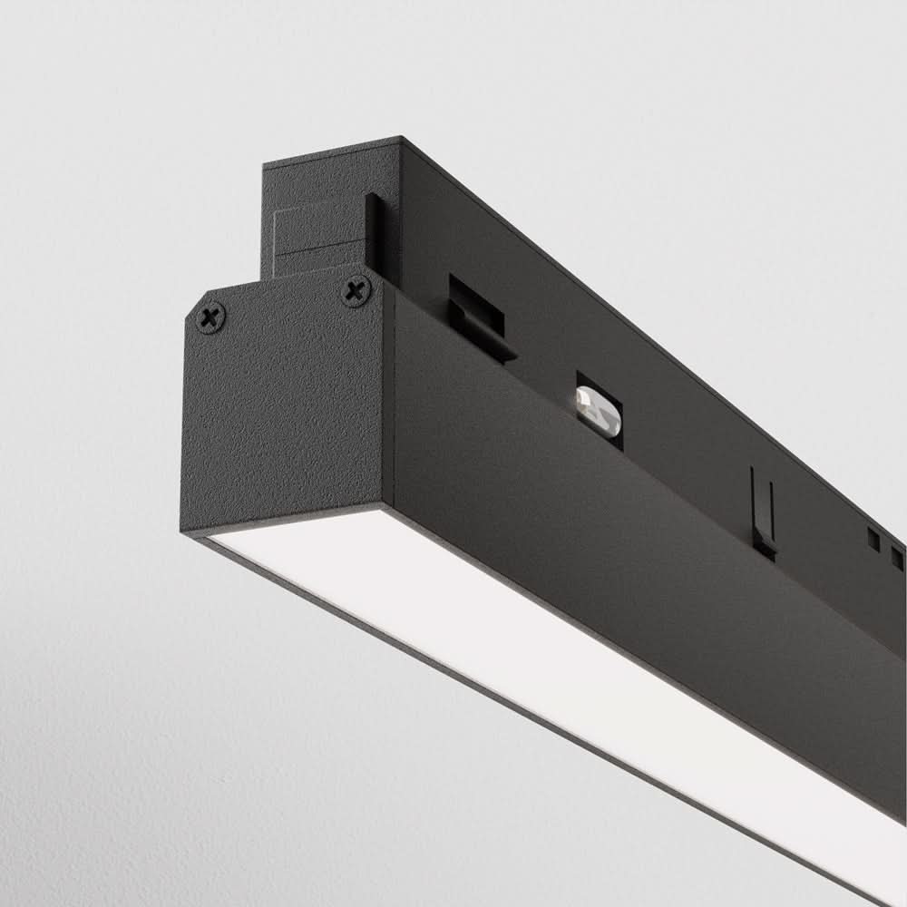 Détail du boîtier noir texturé avec vis de fixation et diffuseur blanc