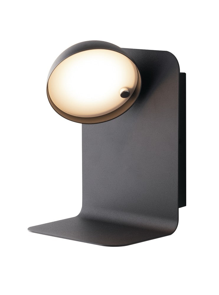 Vue de face sur fond blanc du luminaire mural noir, diffuseur ovale blanc allumé