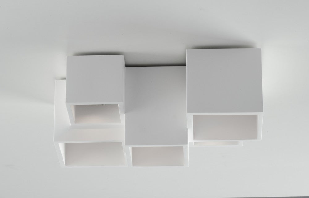 Vue plongeante montrant la face inférieure du luminaire et ses ouvertures carrées