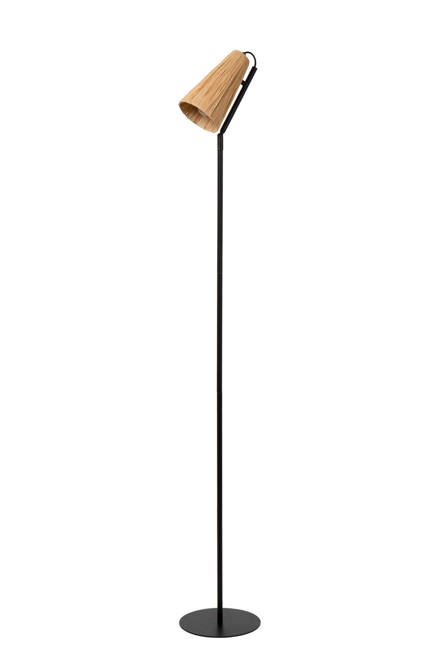 Lampadaire complet vu de face, abat-jour conique en rotin et long pied tubulaire noir.