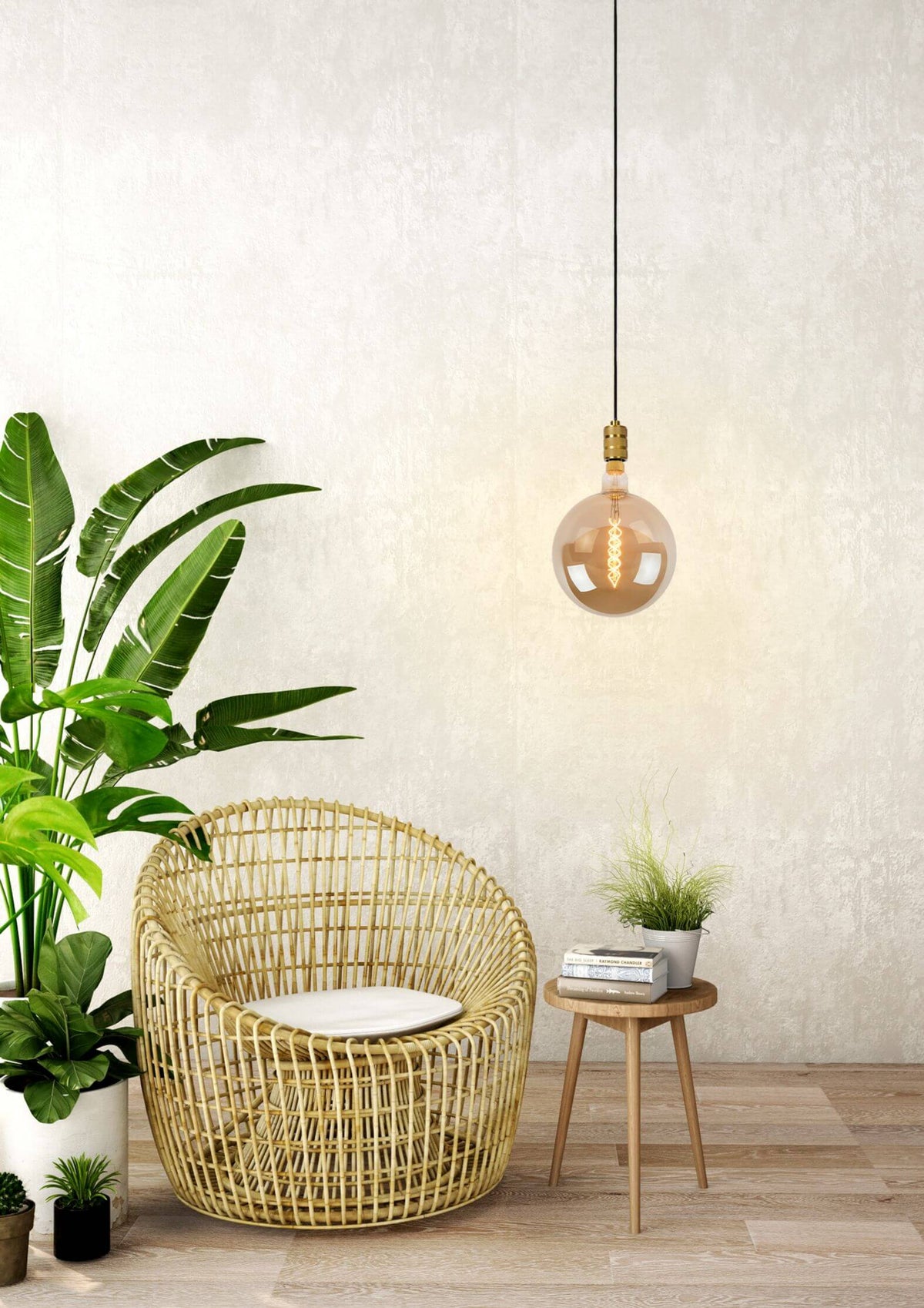 Vue d'ensemble du luminaire suspendu au-dessus des plantes vertes