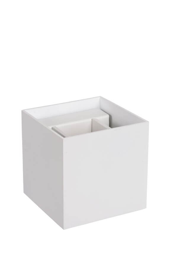 Produit de face sur fond blanc, boîtier cubique blanc aux lignes épurées