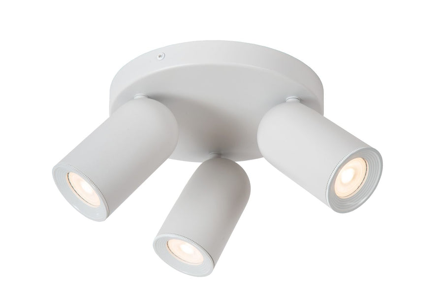 Vue rapprochée du plafonnier blanc et de ses trois têtes cylindriques orientables