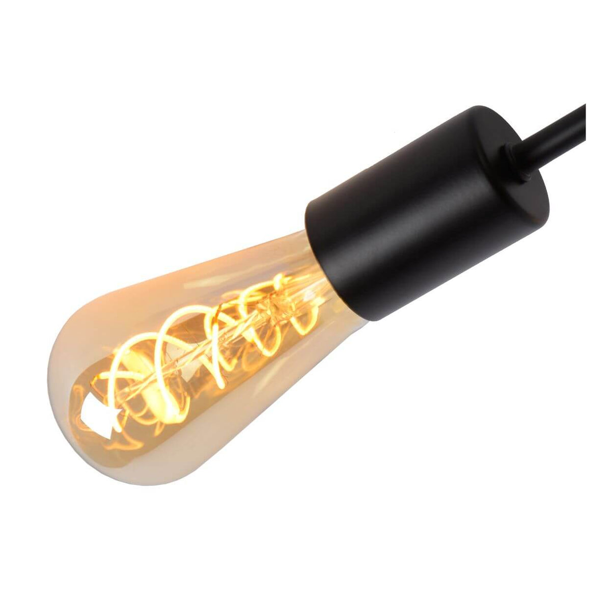 Gros plan sur une ampoule à filament spiralé dans sa douille noire