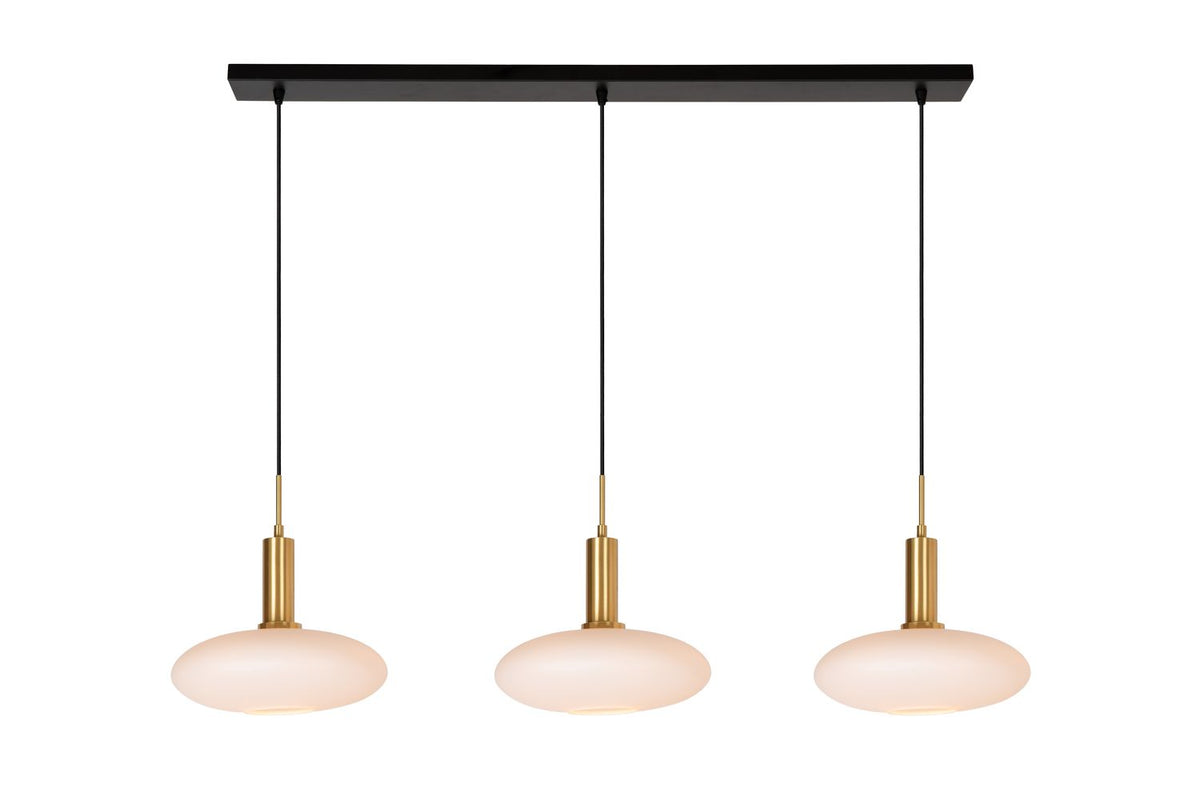 Suspension complète présentée sur fond blanc, trois abat-jour opale éteints et structure dorée.