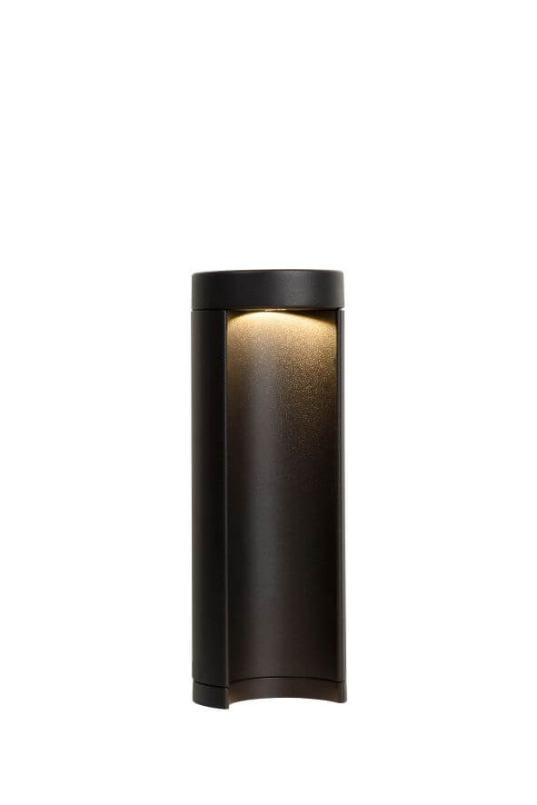 Vue de face du luminaire cylindrique noir sur fond blanc, éclairage allumé vers le bas.