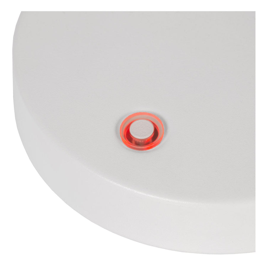 Détail de la base ronde blanche avec bouton tactile lumineux rouge orangé.