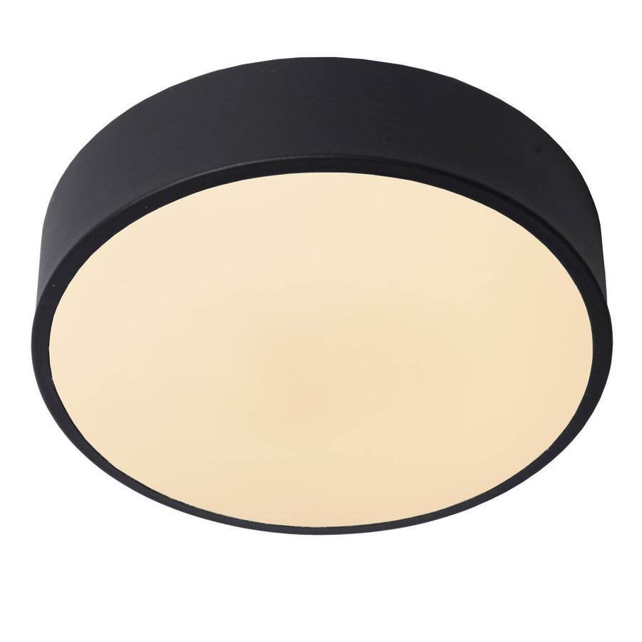 Vue de face légèrement en contre-plongée du plafonnier rond noir à diffuseur opale.
