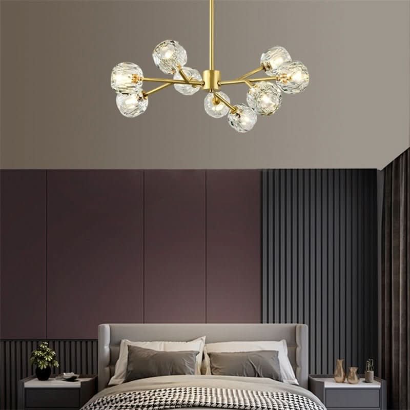 Luminaire suspendu au-dessus d'un lit dans une chambre moderne en tons sombres