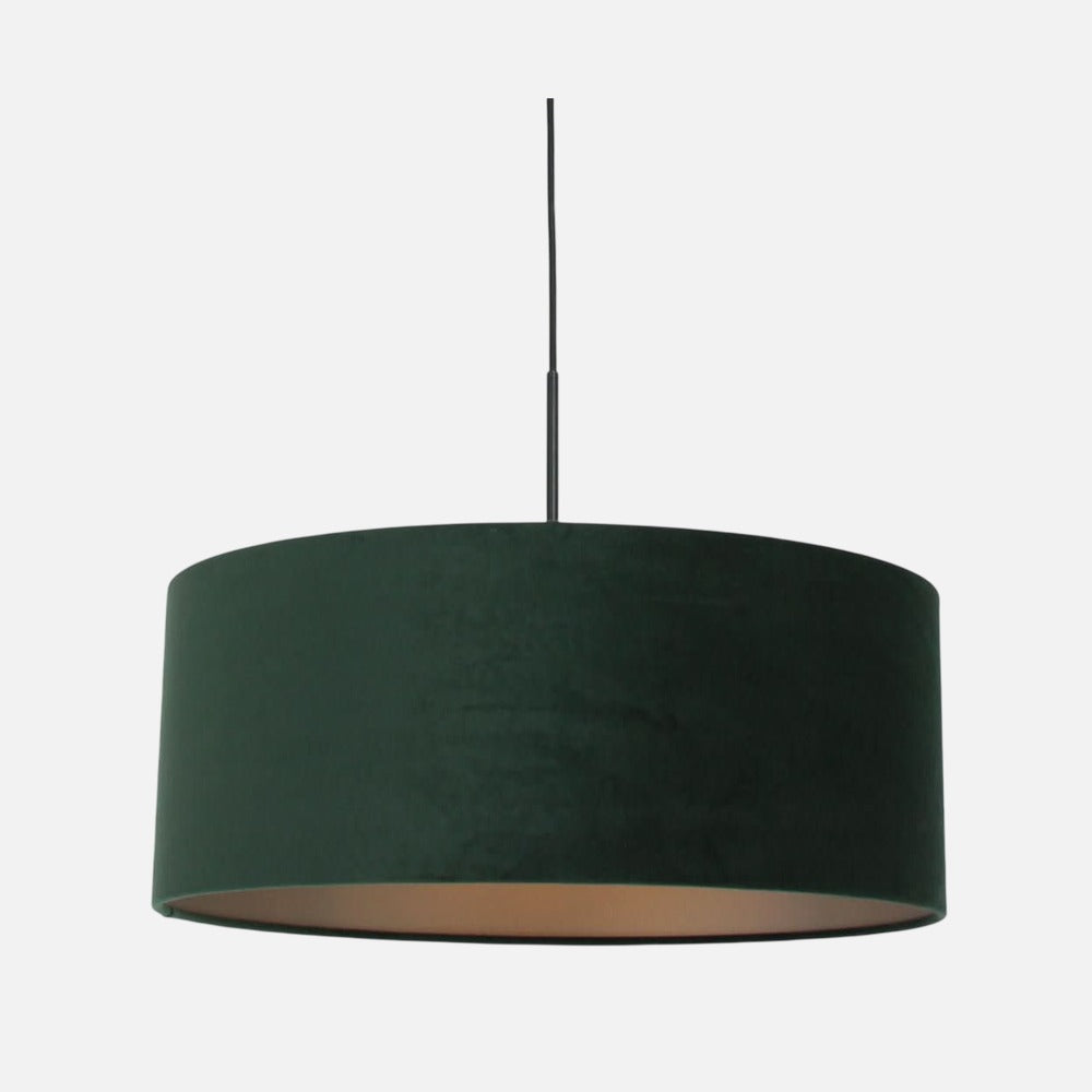 Suspension velours vert à abat-jour tambour Yaro sur fond gris clair – Designix.fr