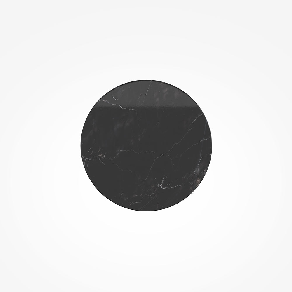 Applique murale ronde noire au fini marbre veiné, vue de face sur fond blanc