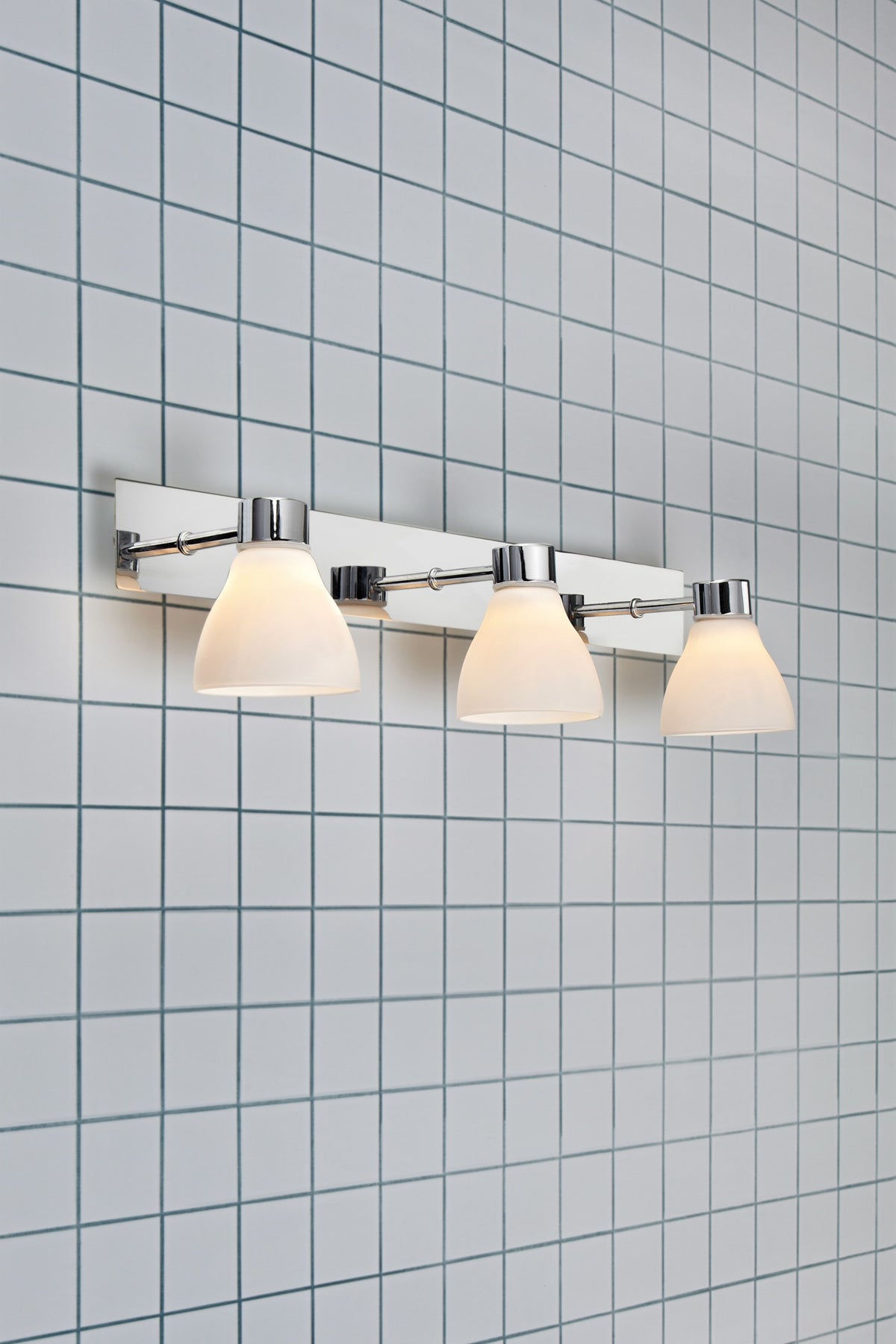 Applique de salle de bain Cassis chromée et verre opalin