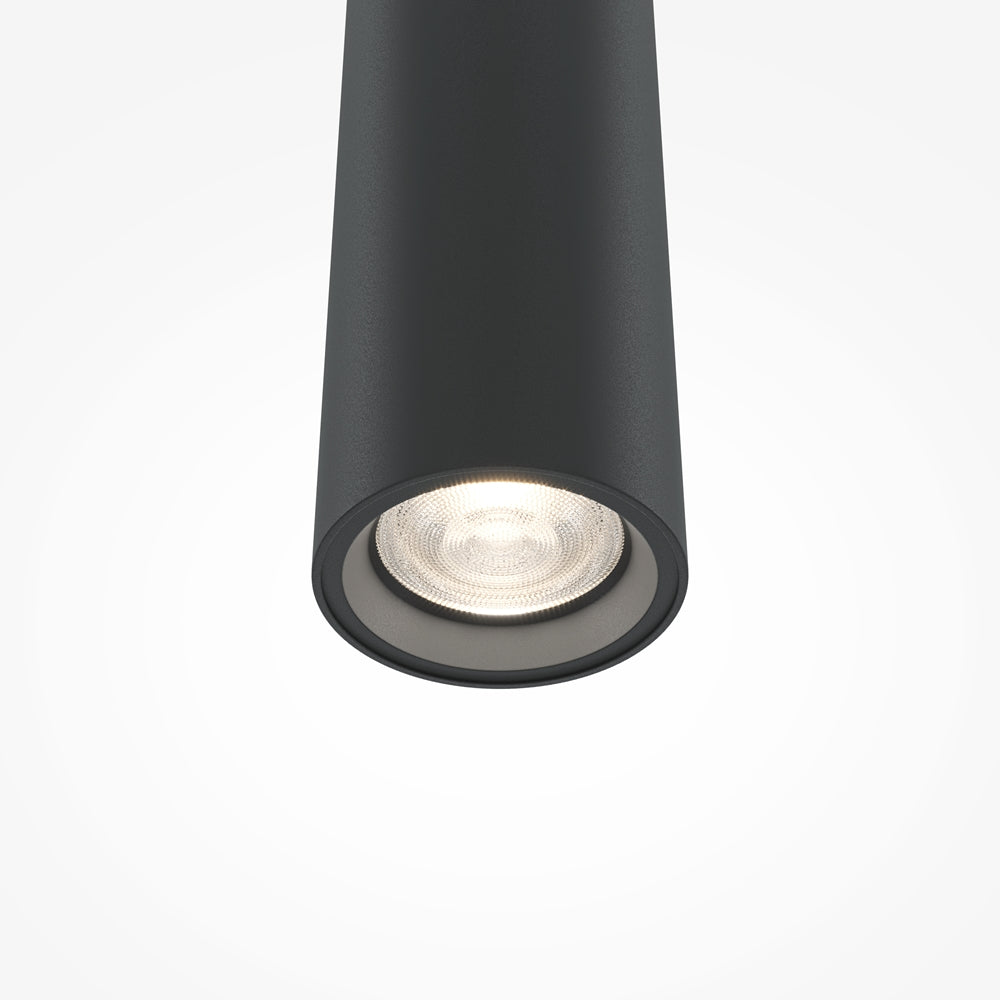 Gros plan sur la lentille LED striée au bas du cylindre noir
