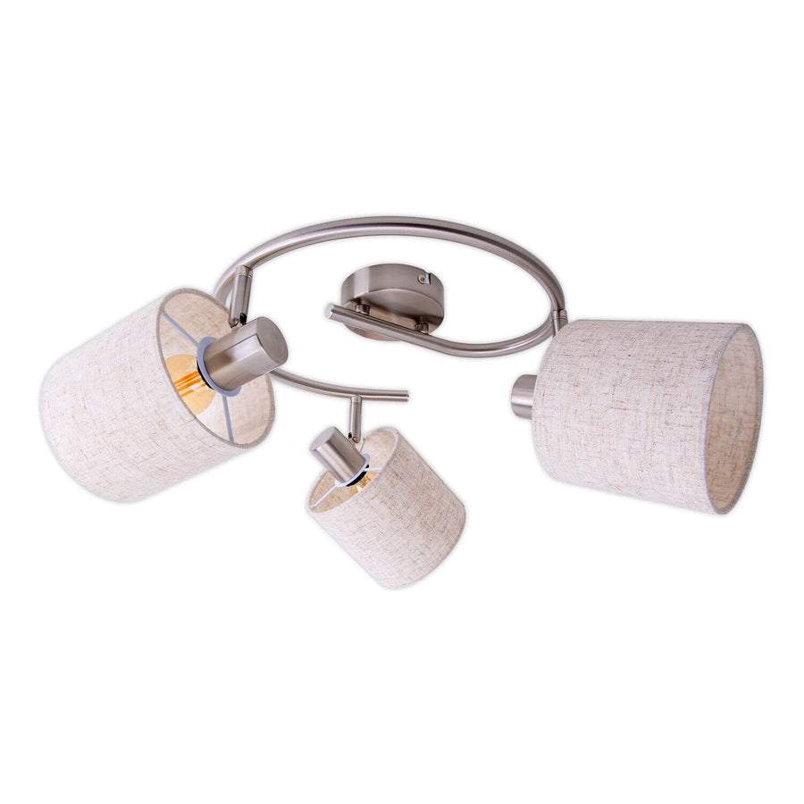 Vue du plafonnier à trois spots orientables avec abat-jours cylindriques en tissu beige