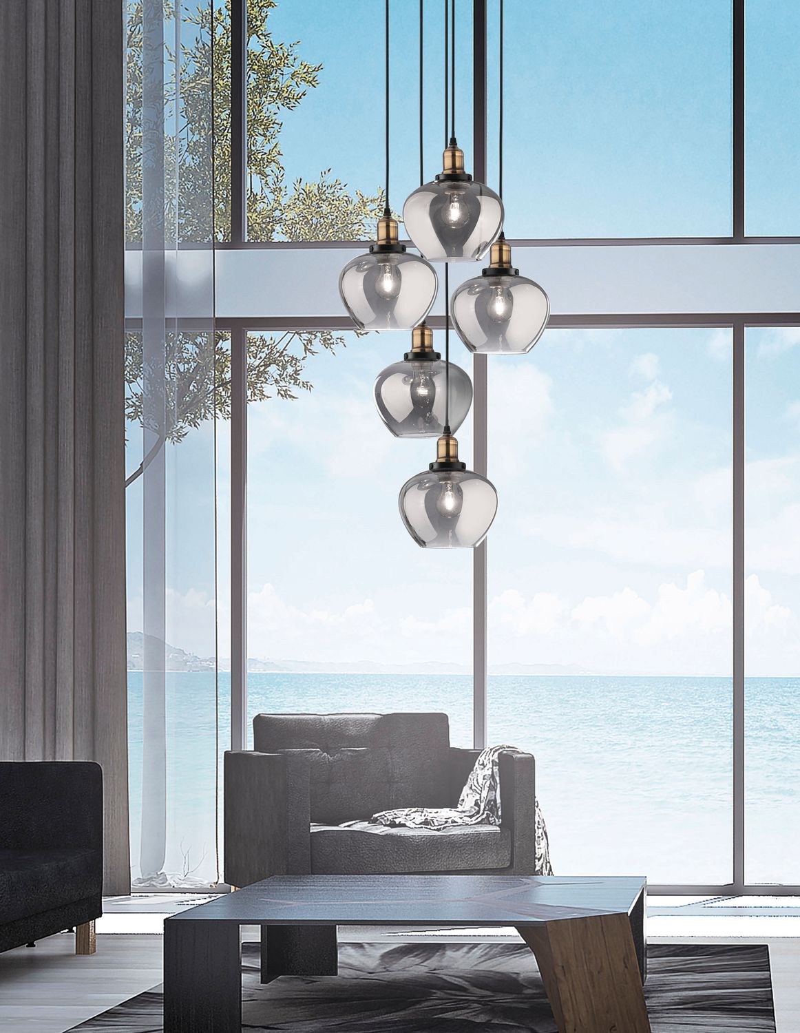 Suspension noire à cinq globes en verre suspendus devant une baie vitrée avec vue mer