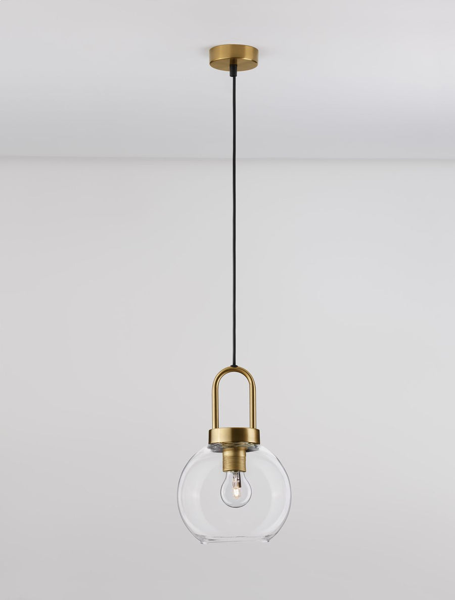 Même suspension allumée, ampoule à filament chaude dans son globe de verre clair