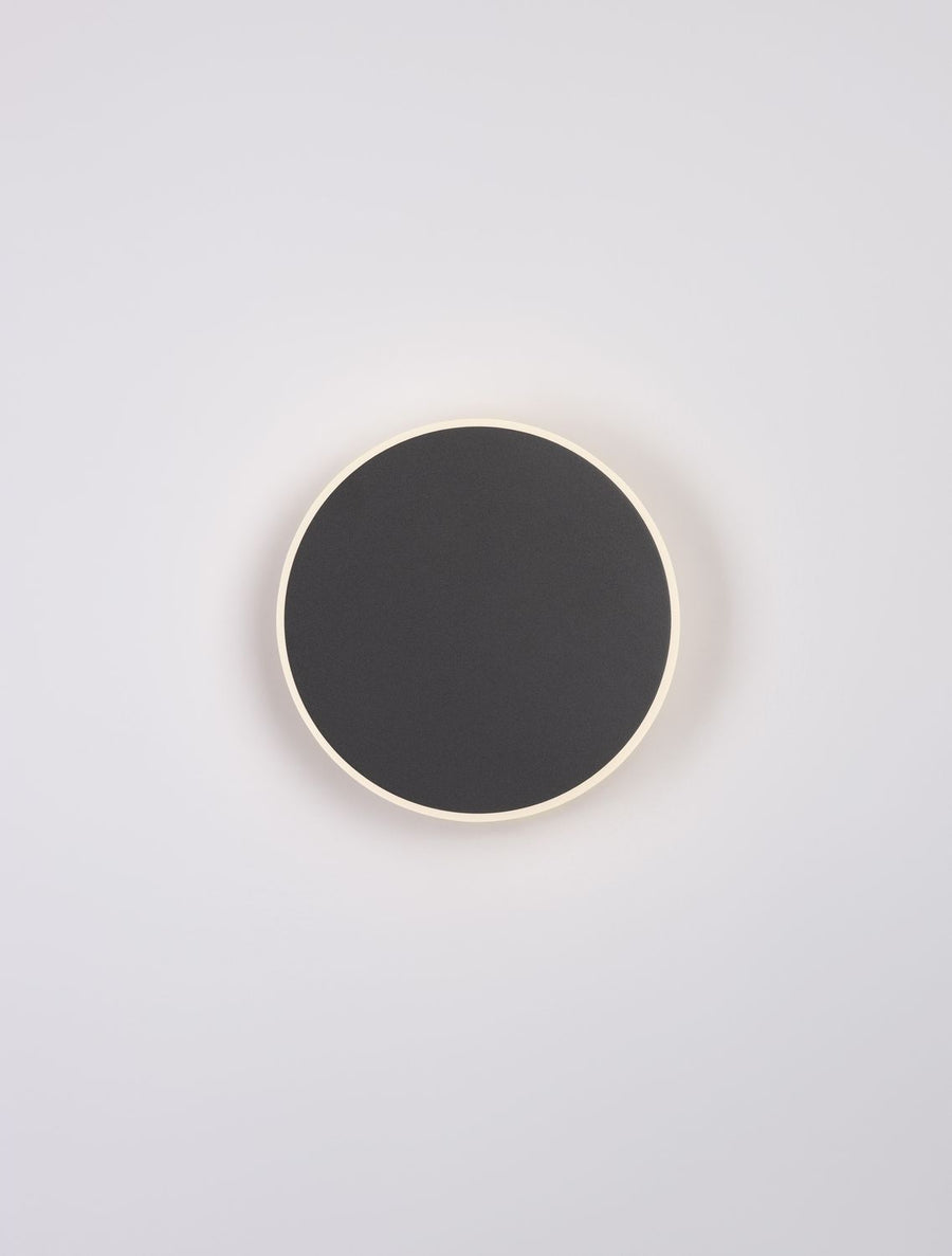 Produit allumé de face, anneau lumineux périphérique diffusant une lumière douce