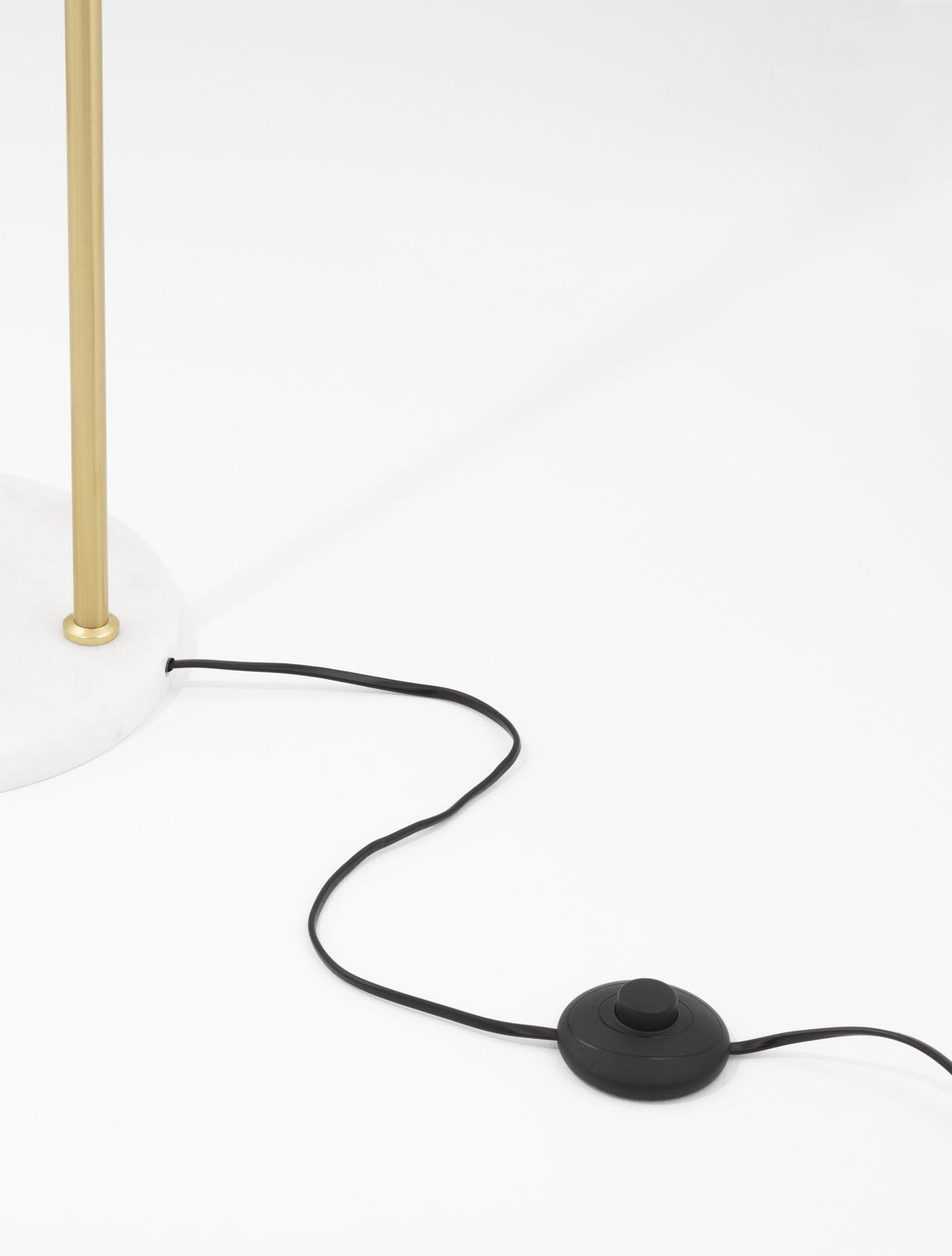 Lampadaire Sway doré, marbre