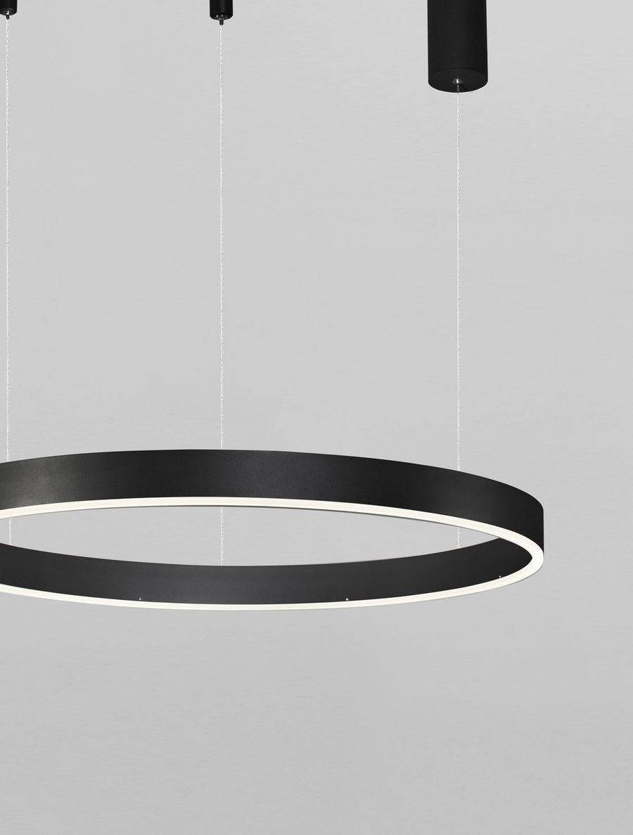 Détail de la finition mate et de la bande LED blanche inférieure