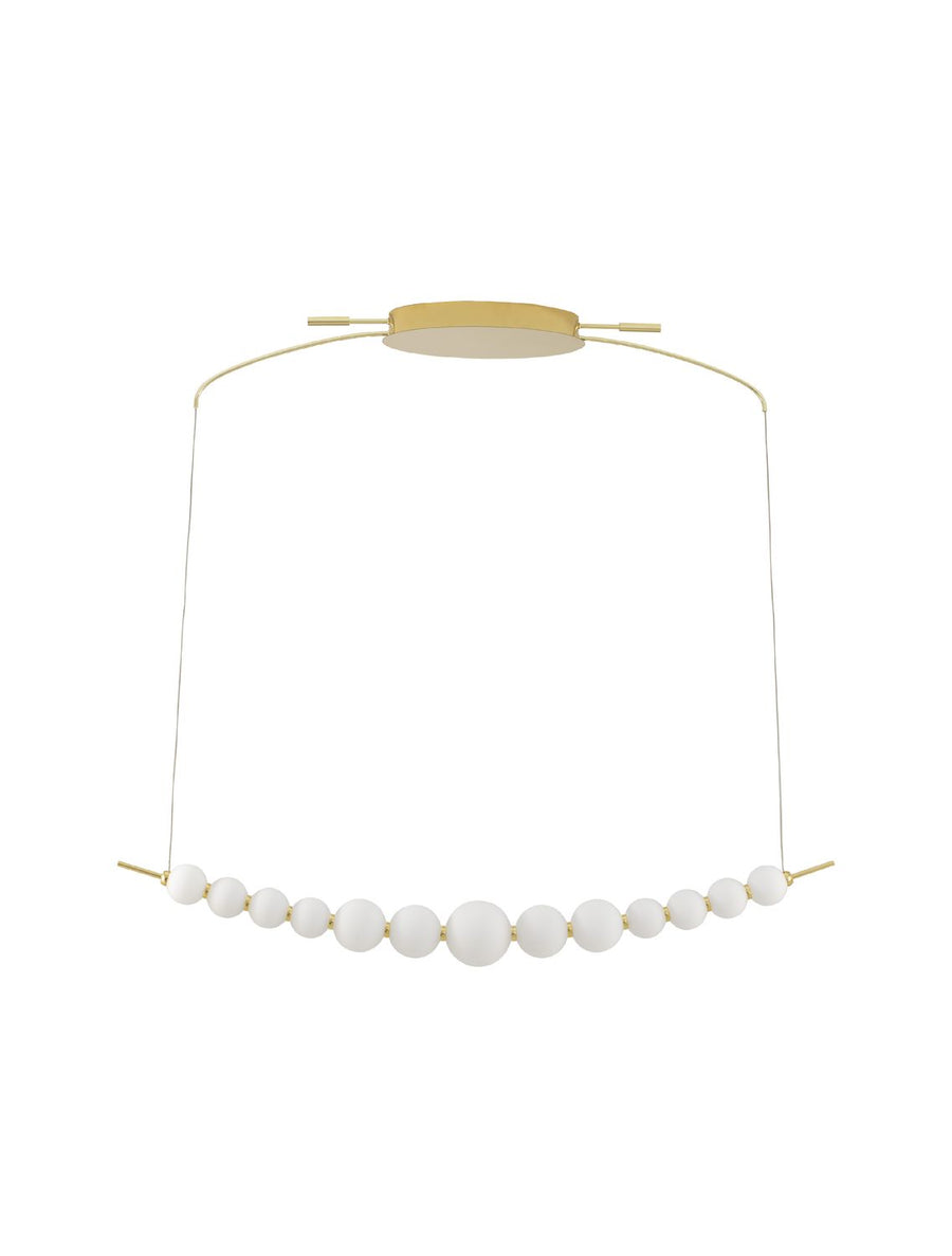 Vue de face sur fond blanc du luminaire suspendu et sa coupole dorée