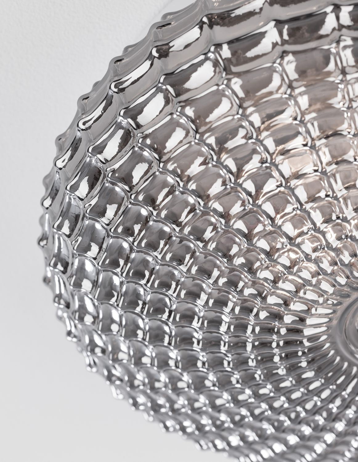 Détail rapproché du verre fumé et de sa texture en nid d'abeille
