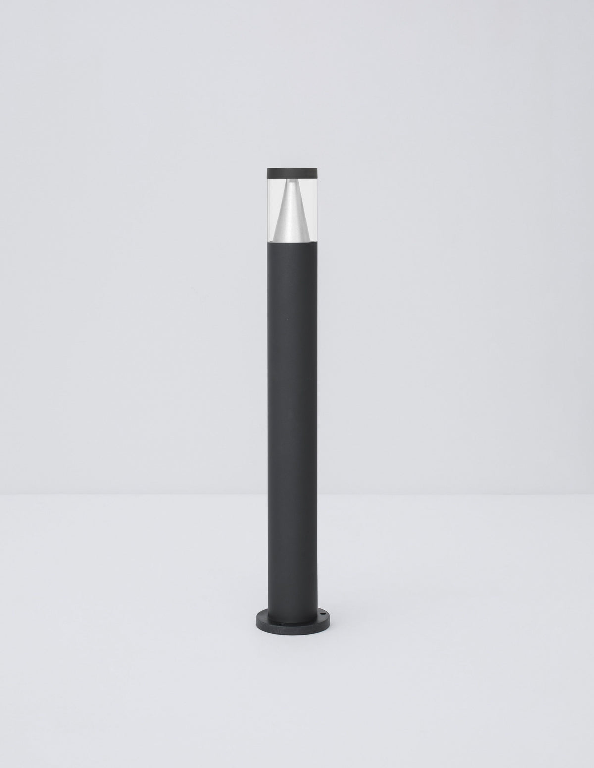 Produit entier présenté en studio gris clair, base circulaire et collerette de fixation.