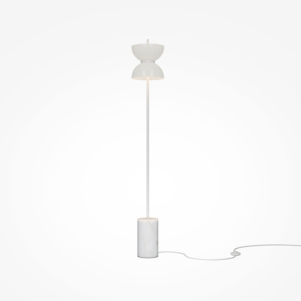 Lampadaire blanc sur pied, base cylindrique en marbre et double abat-jour superposé.
