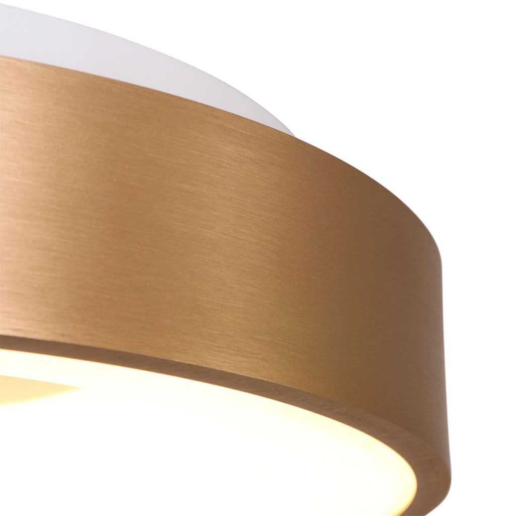Détail de l'anneau doré brossé du plafonnier LED Ringlede