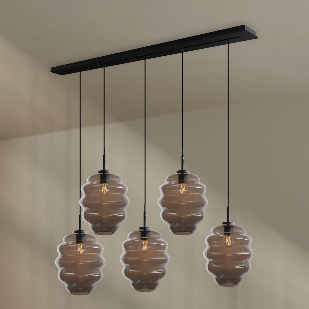 Suspension de table Echos 5 lumières, longueur 160 cm, verres Ø 25 cm