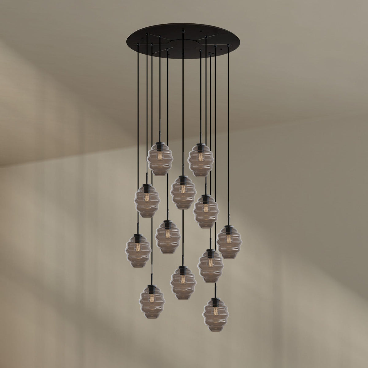 Suspension grande hauteur Echos 12 lumières, rosace Ø 80 cm, verres Ø 18 cm