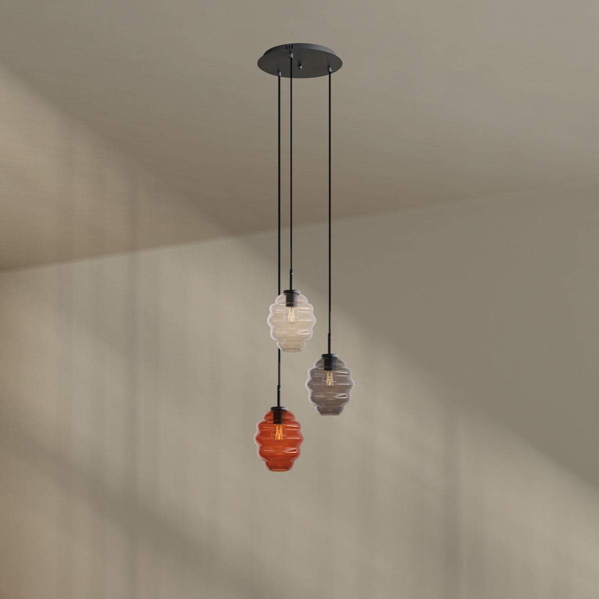 Suspension grande hauteur Echos 3 lumières, rosace Ø 40 cm, verres Ø 18 cm