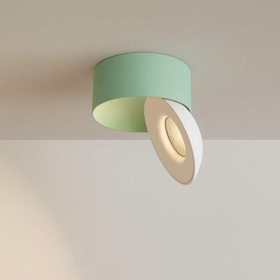Spot vert sauge, projecteur incliné laissant voir la lentille LED striée