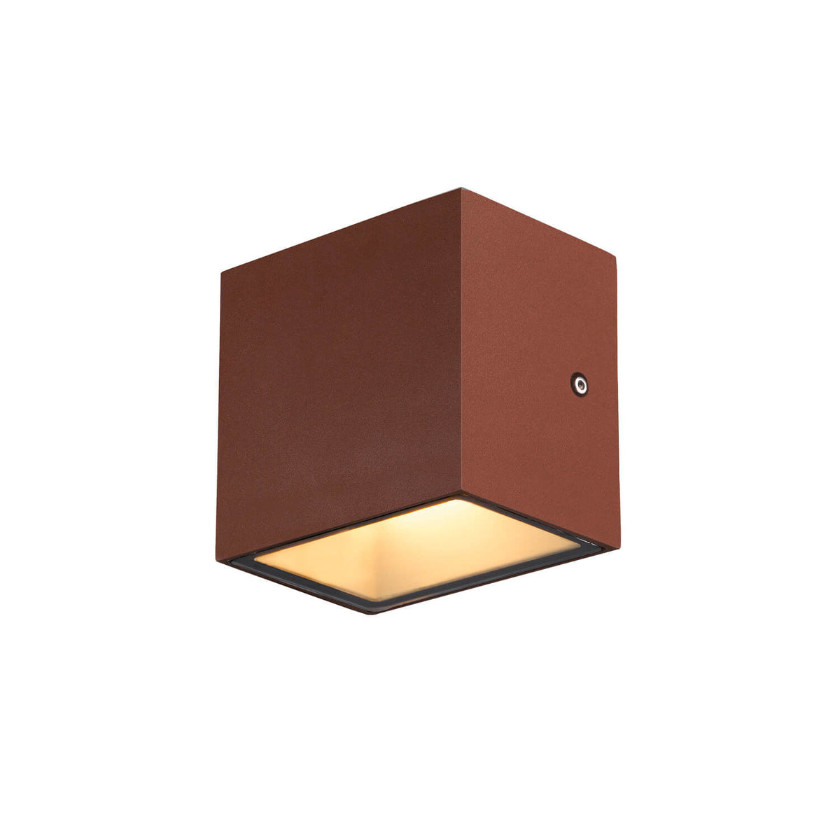 Vue trois quarts de l’applique cube rouille avec diffuseur inférieur allumé.