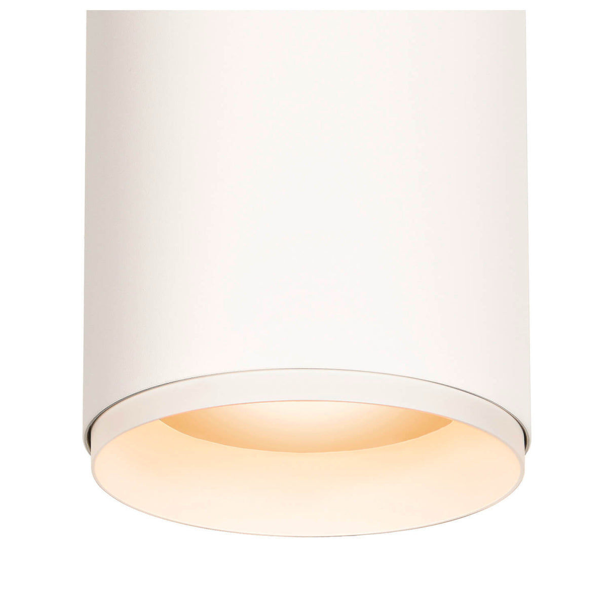 Détail du bas du cylindre blanc avec anneau et lumière chaude.
