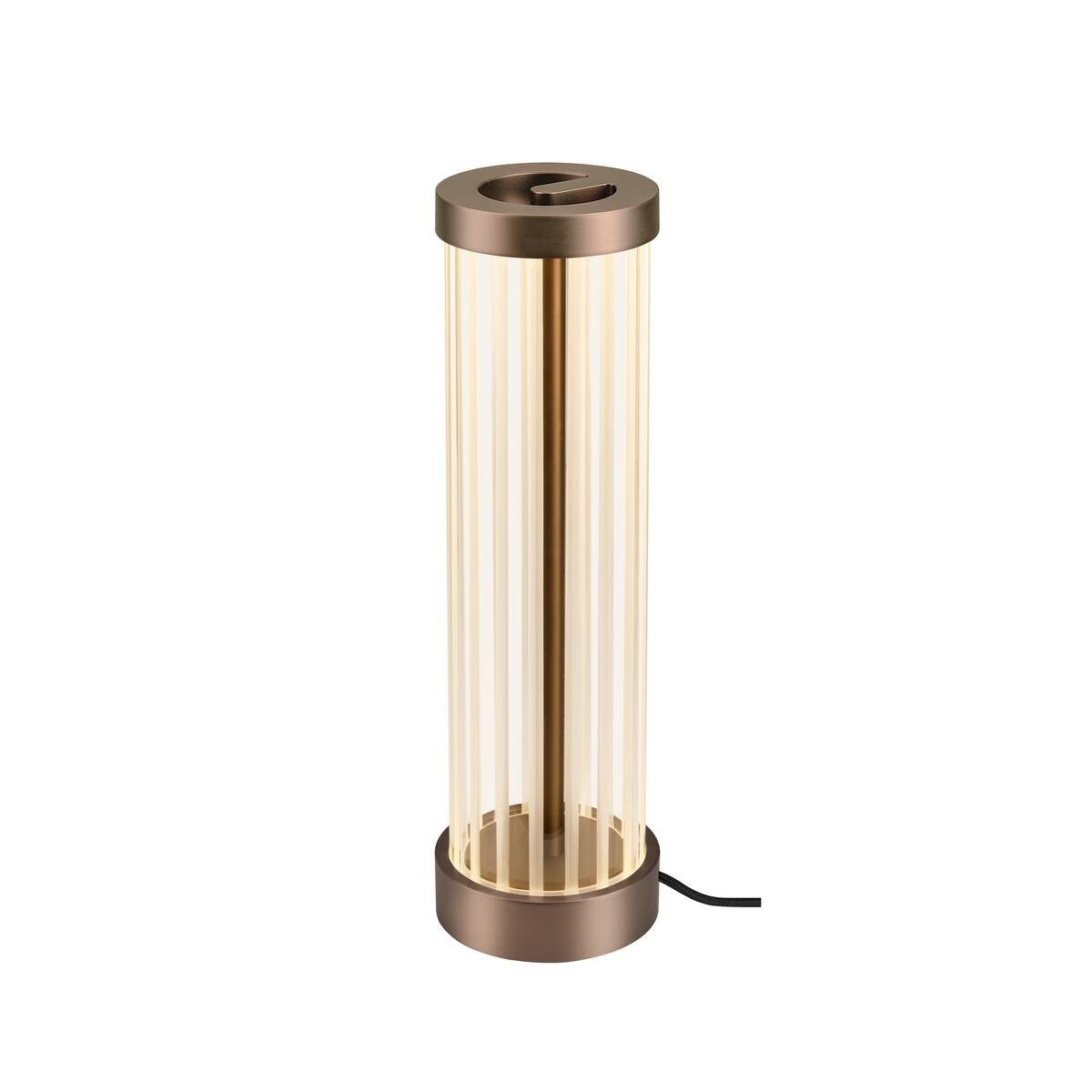 Lampe à poser cylindrique en verre strié et cuivre, allumée sur fond blanc