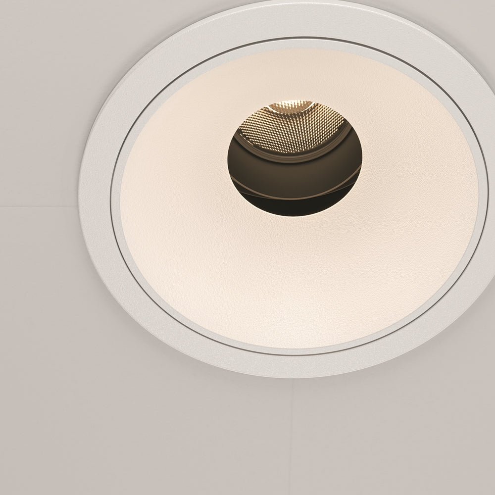Détail rapproché de la bague et du verre dépoli diffusant la lumière