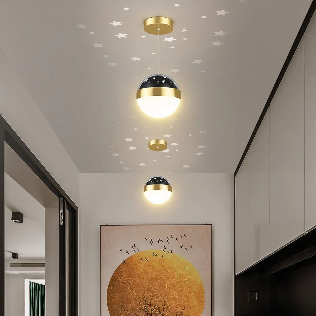 Suspension pour chambre de bébé avec projection de ciel étoilé | Designix - - https://designix.fr