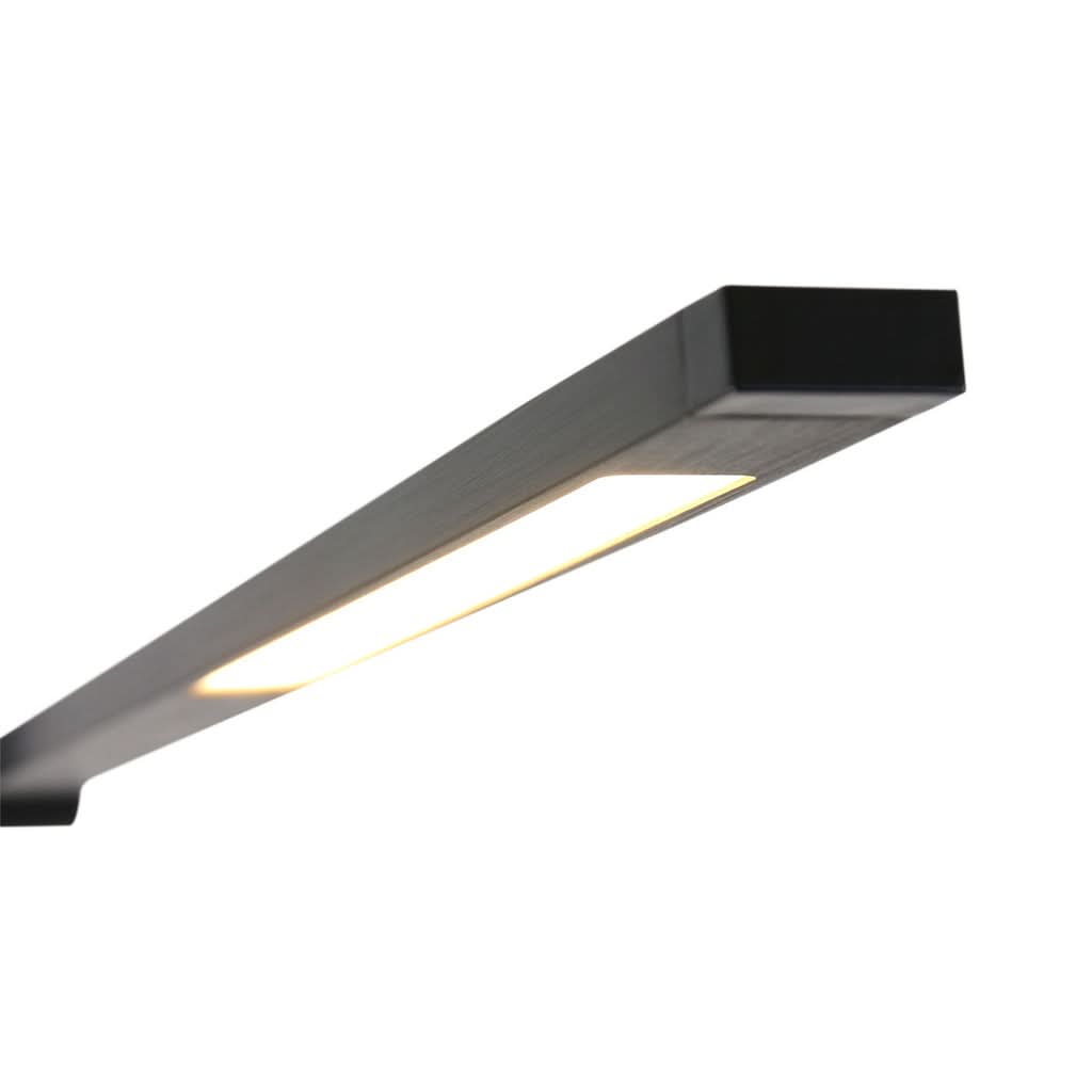 Gros plan du bandeau LED allumé sous le bras noir