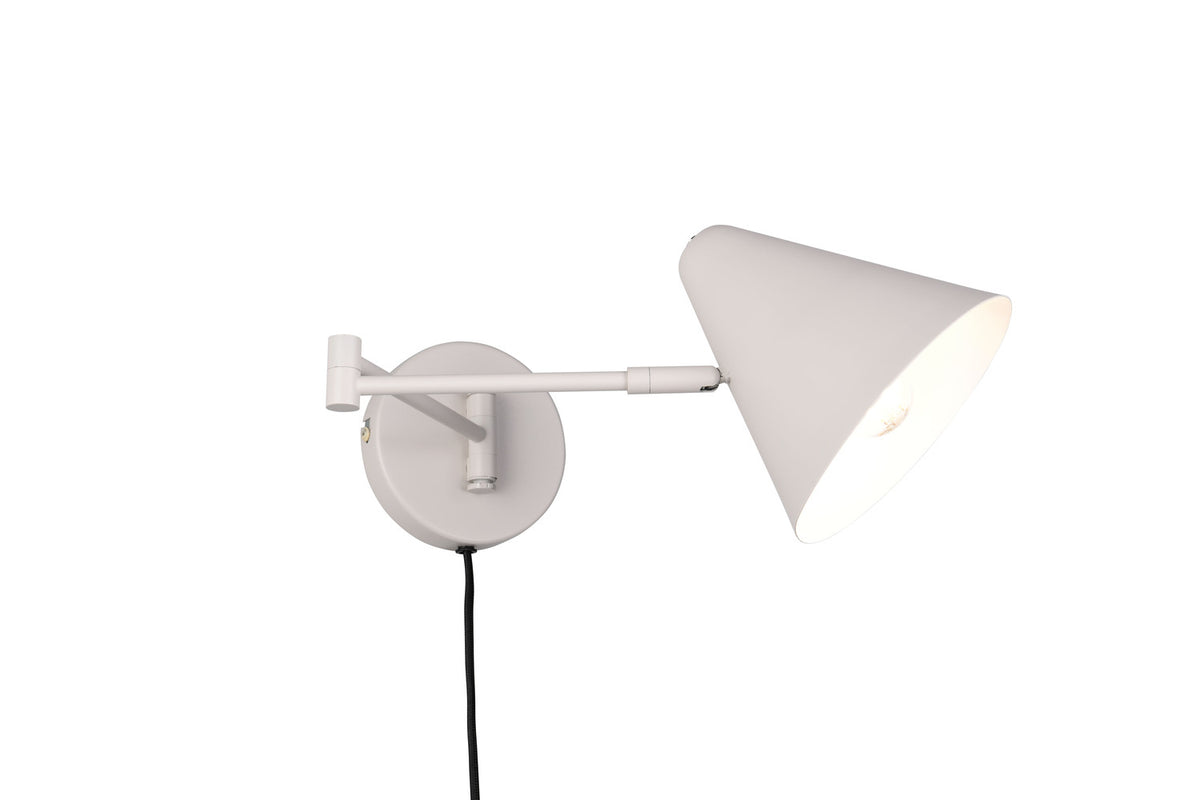 Détail du bras articulé et de la rotule reliant l'abat-jour conique blanc.