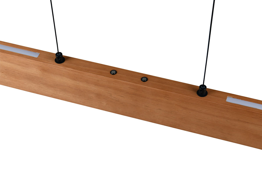Détail de la finition en bois avec attaches noires et vis apparentes