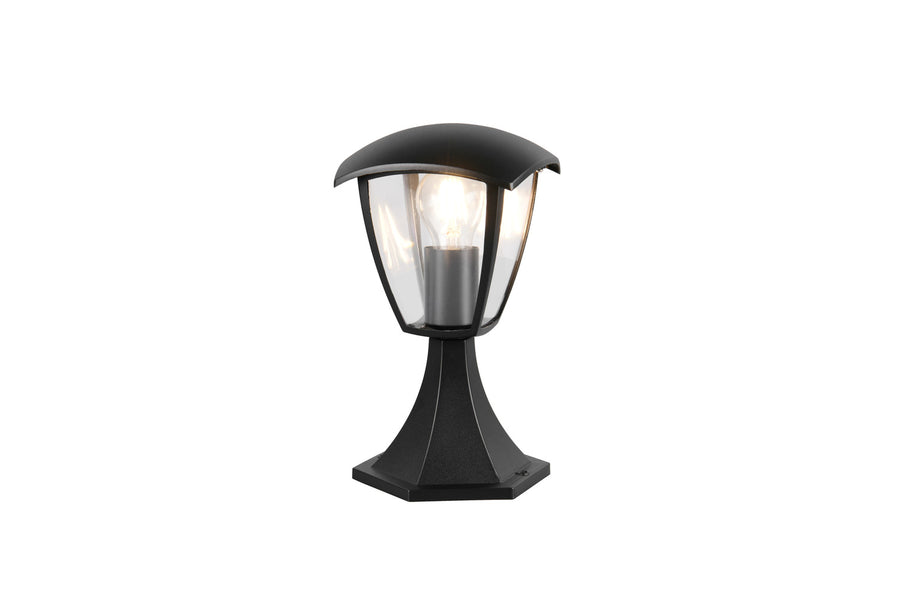 Vue légèrement inclinée du luminaire extérieur noir, ampoule allumée sur fond blanc