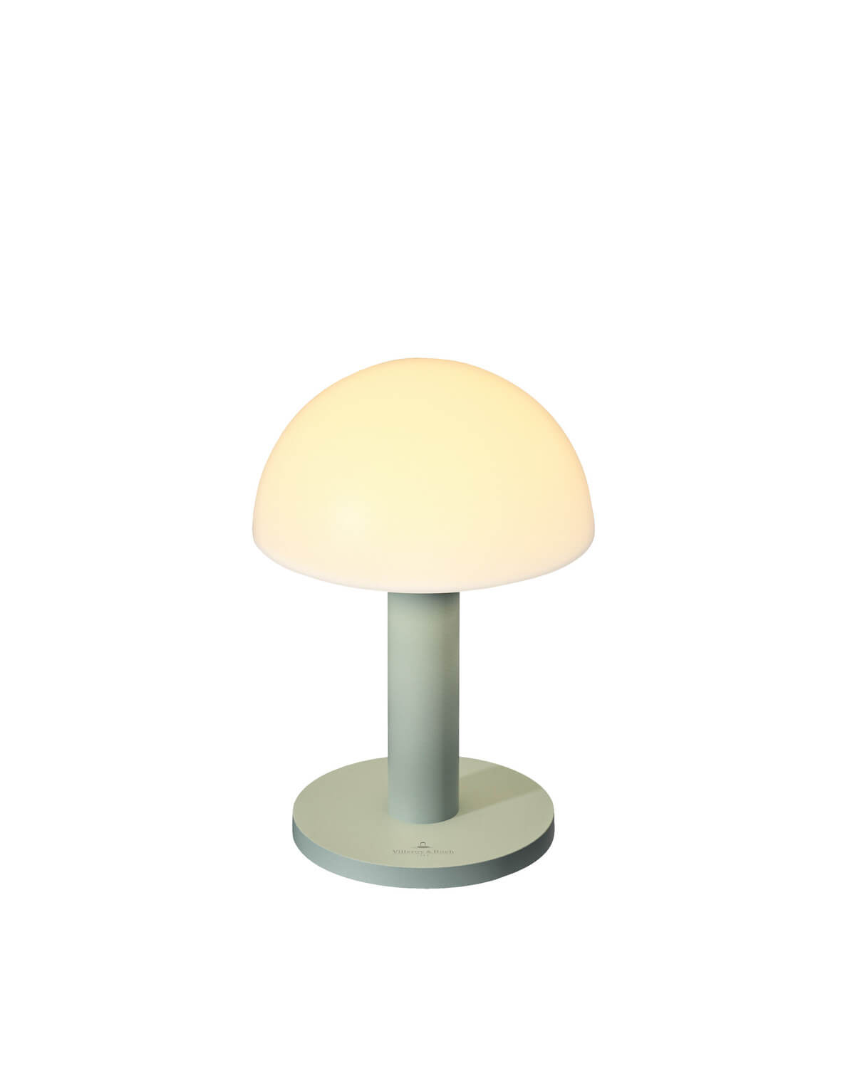 Lampe extérieure verte olive avec abat-jour demi-sphérique blanc allumé.