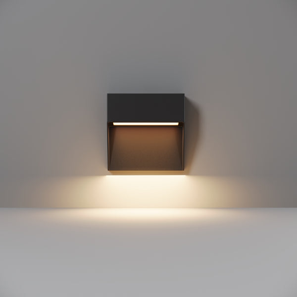 Mane Black light fixture