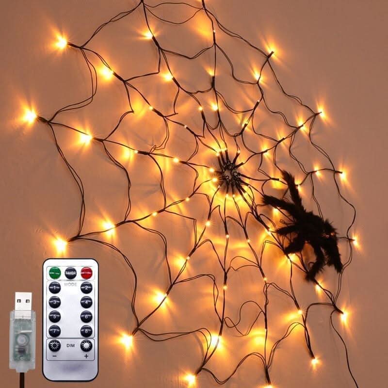 Vue rapprochée de la toile allumée avec télécommande et boîtier d'alimentation USB à côté