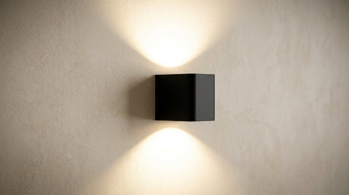 Black wall lamp: the guide to choosing the right one