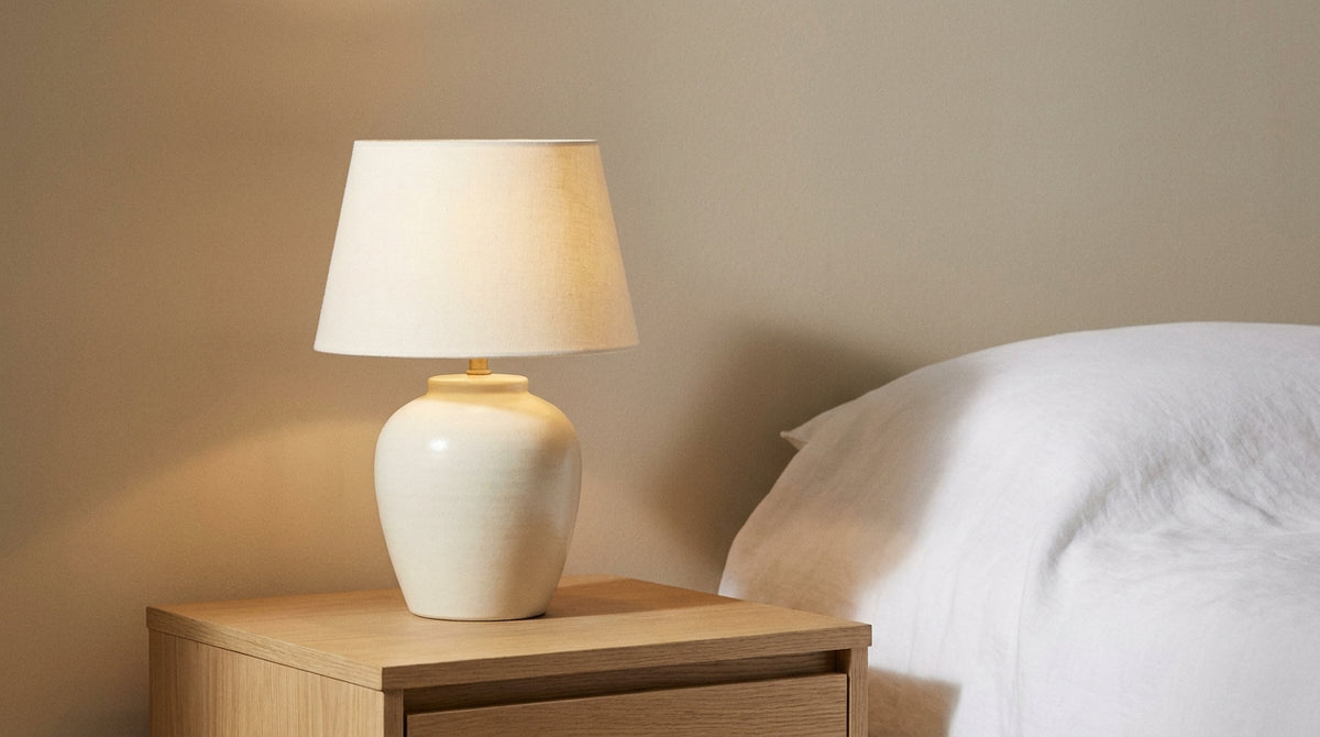Bedroom table lamp: the right light, in the right place