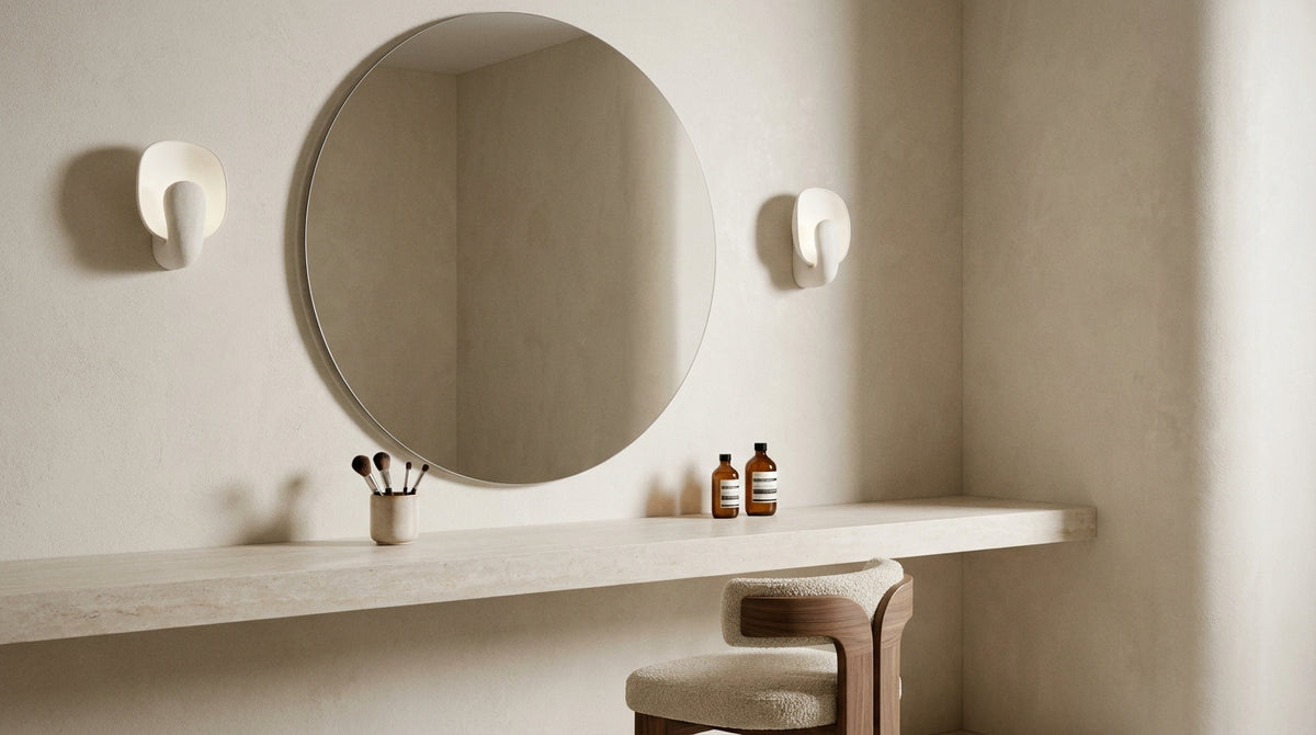 What is the ideal lighting for applying makeup?
