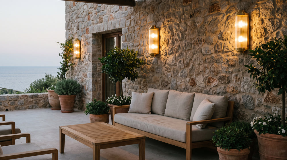 Outdoor wall light