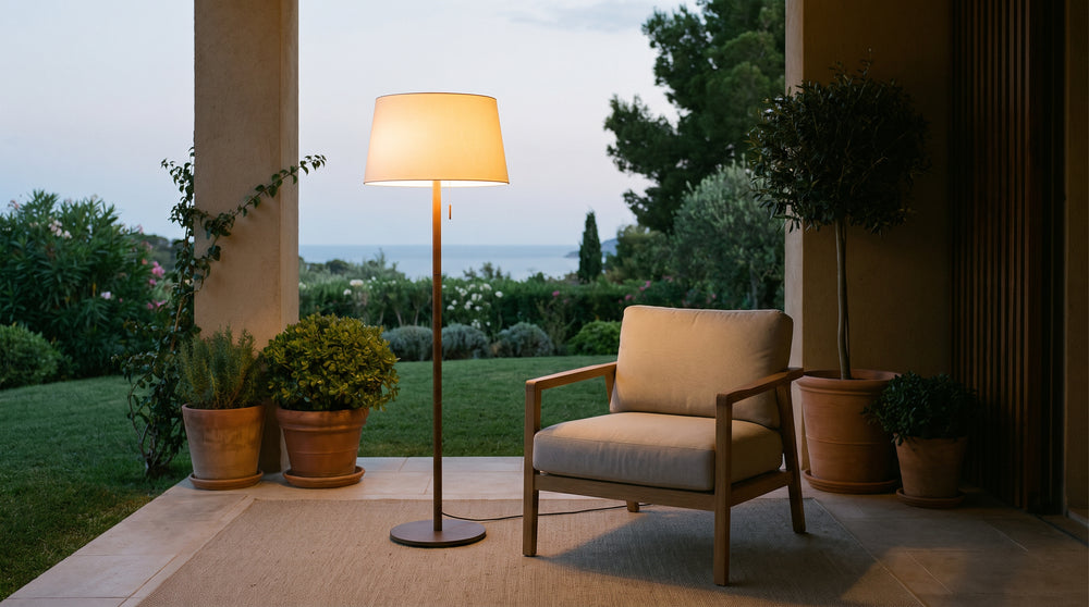 Freestanding outdoor lights