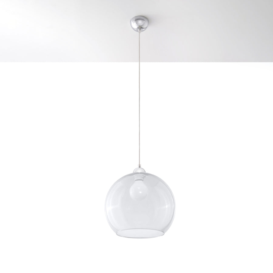 Vue de face de la suspension boule transparente suspendue sur fond blanc.